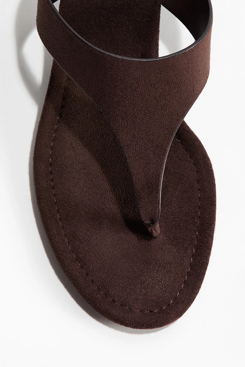 Sandales à petit talon