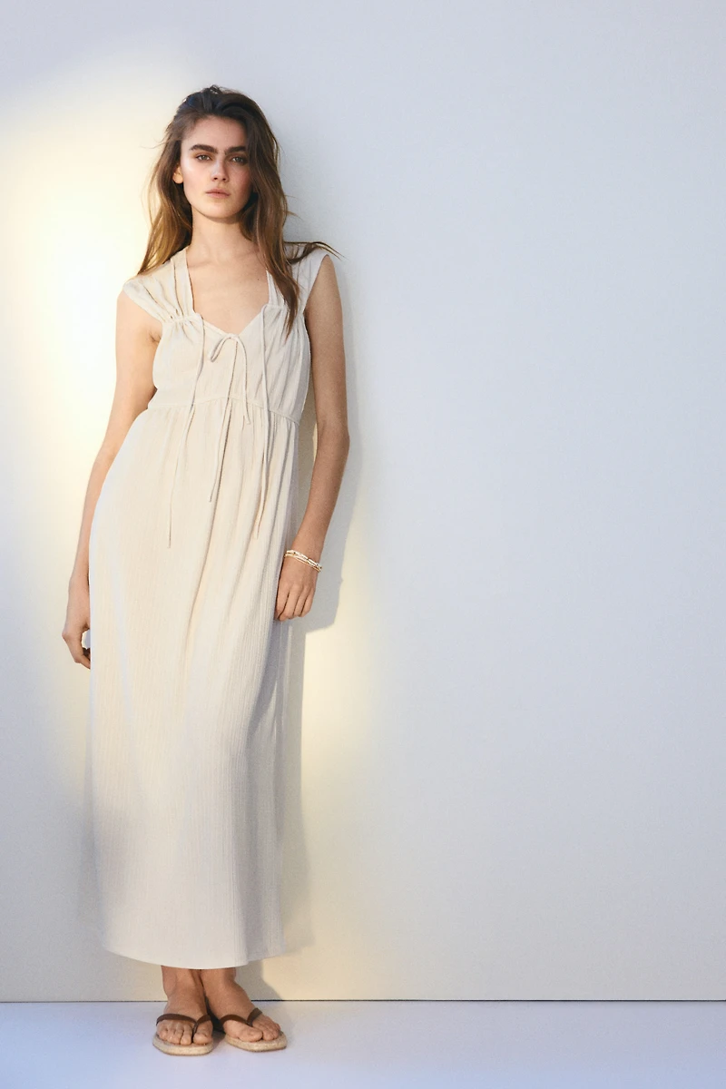 Robe avec détails à nouer