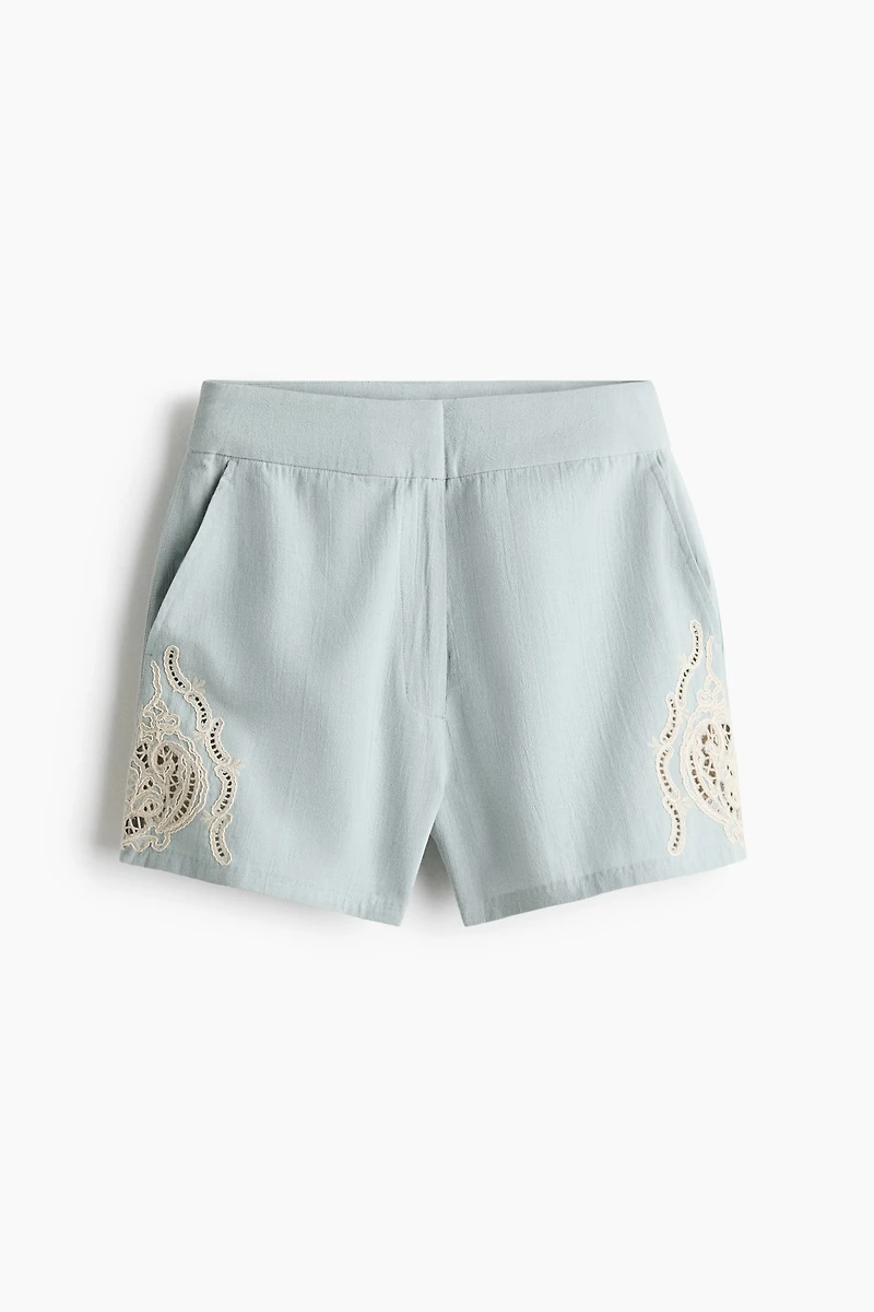 Short en lin mélangé avec broderie anglaise