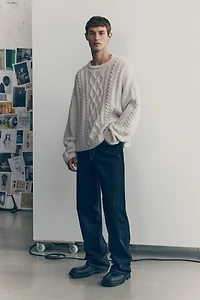 Loose-Fit Twisted Jeans