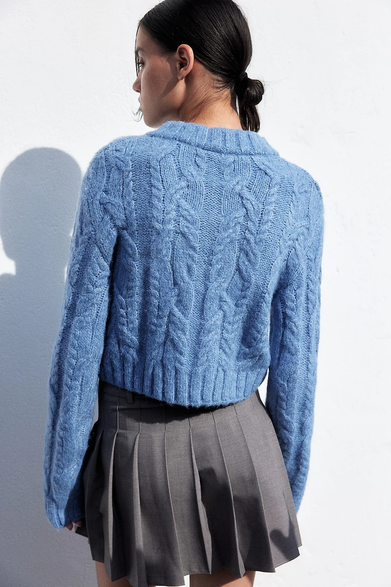 Chandail en tricot torsadé avec encolure V