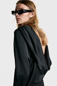 Blouse à dos bénitier avec perles de fantaisie