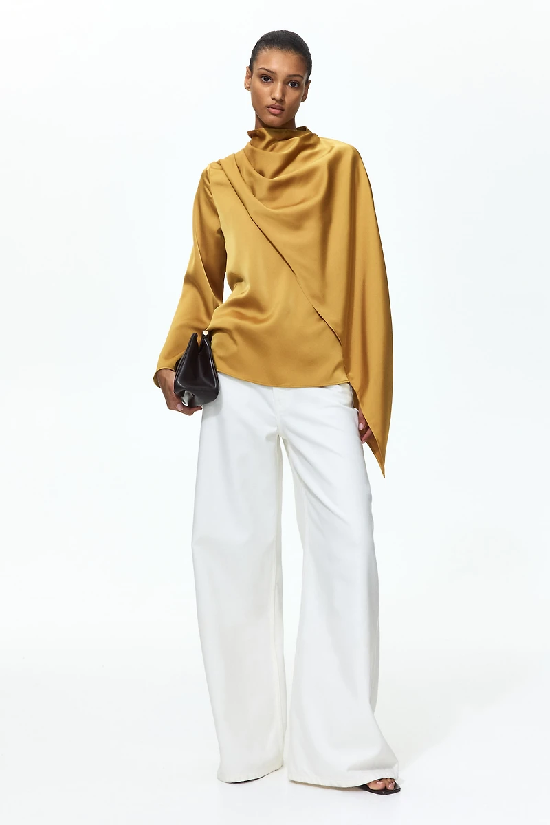Blouse en satin avec châle