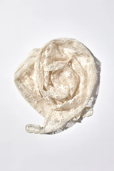 Foulard de hanches en filet brodé