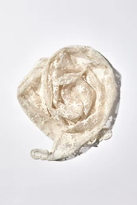 Foulard de hanches en filet brodé