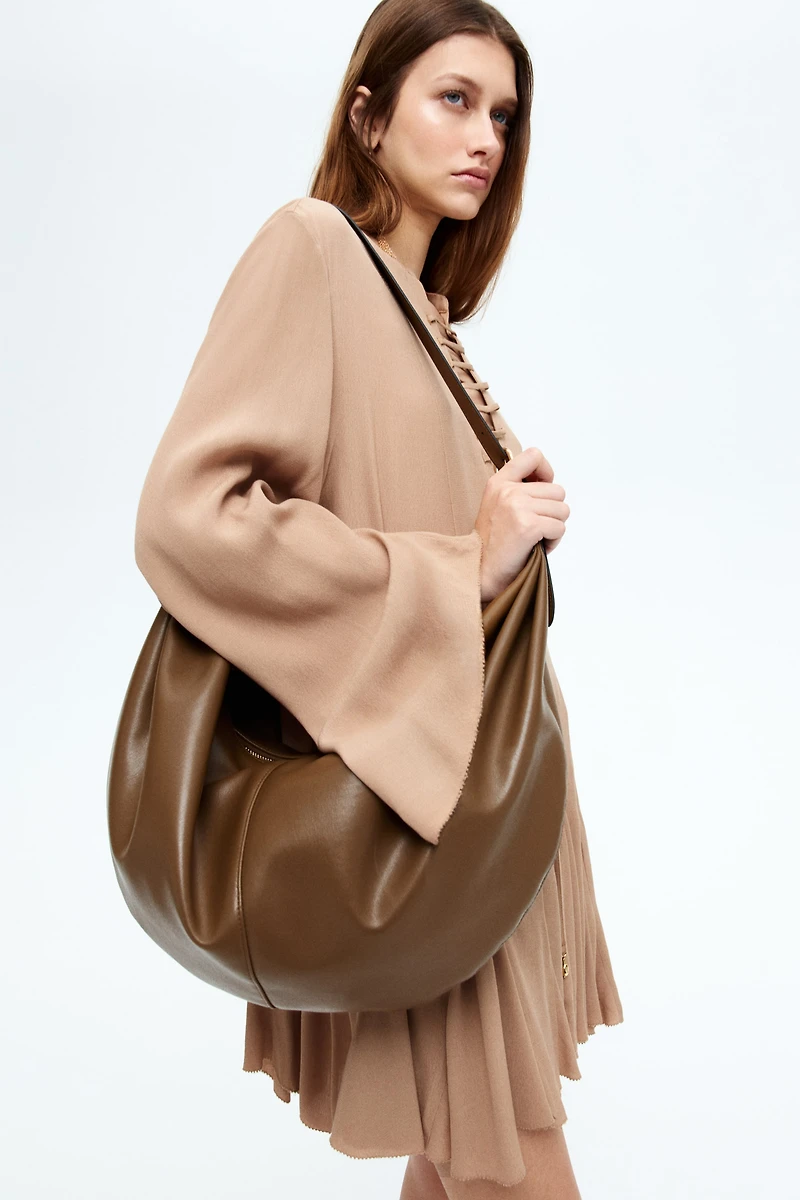 Robe avec laçage et jupe évasée