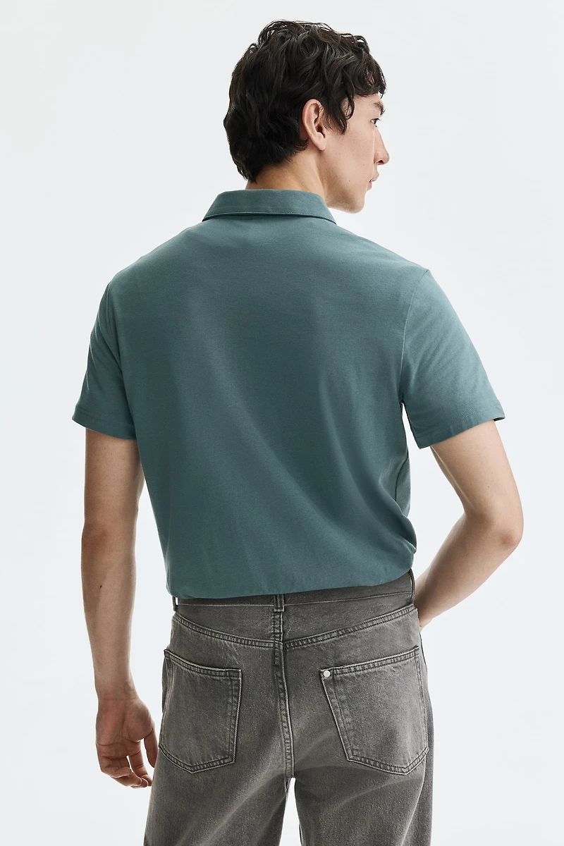 Polo près du corps