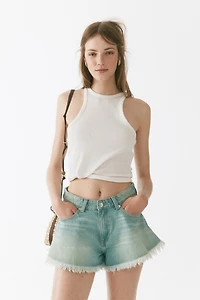 Short frangé en denim