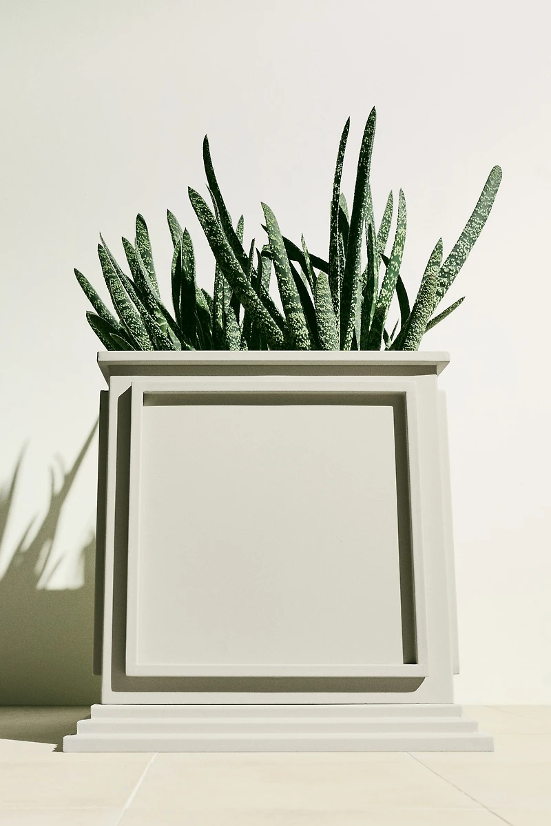 Cache-pot en métal