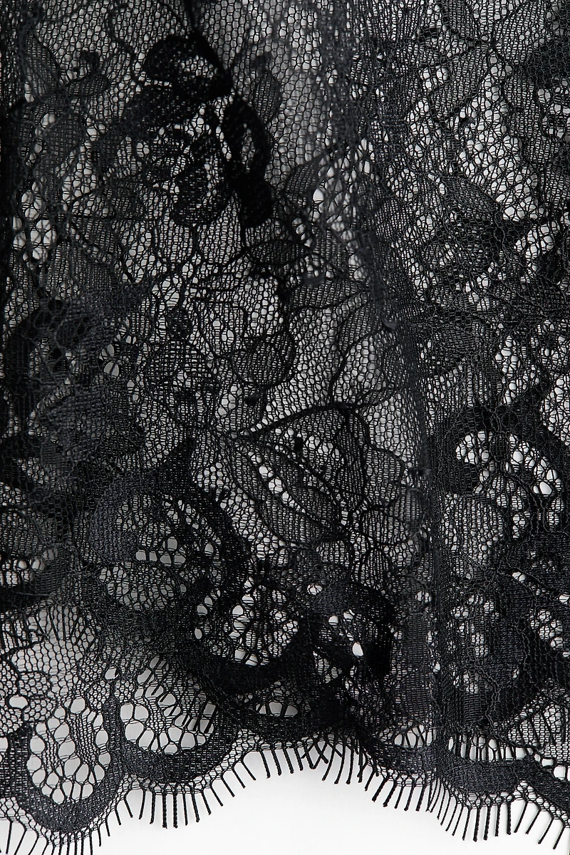 Haut court en dentelle