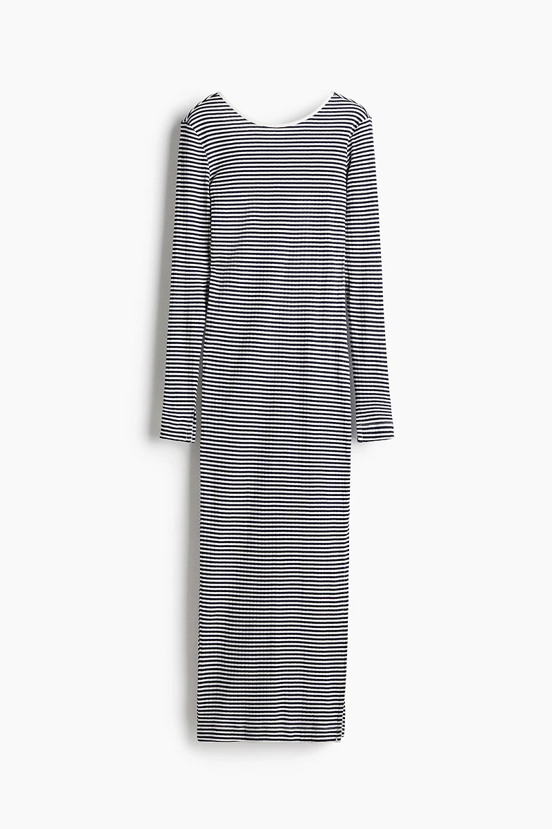 Robe côtelée avec dos dégagé