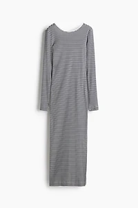 Robe côtelée avec dos dégagé