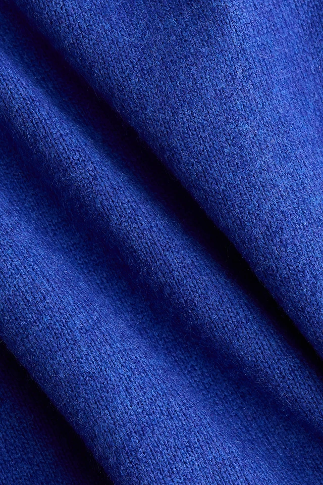 Raglan-Sleeved Sweater