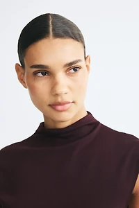 Robe sans manches avec col cheminée
