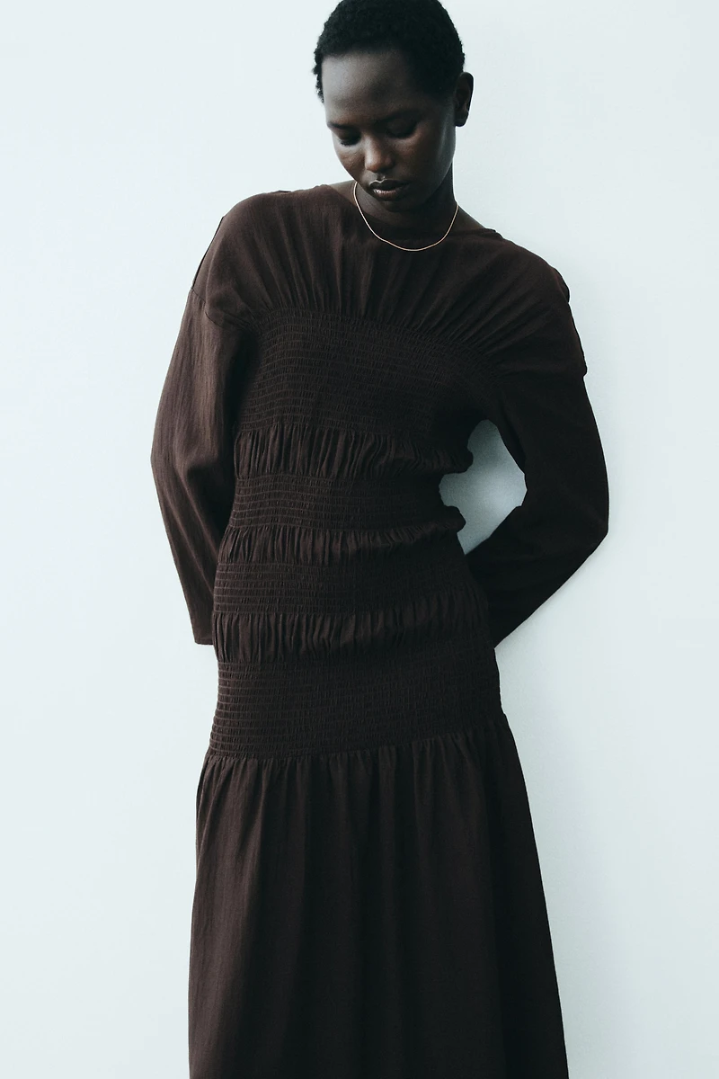 Robe avec nid d'abeille