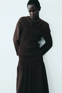 Robe avec nid d'abeille