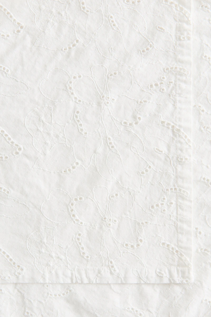 Tablecloth with Eyelet Embroidery