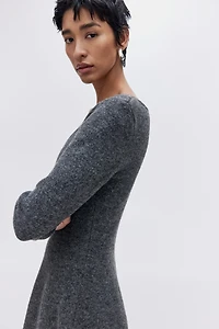Robe en tricot à jupe évasée