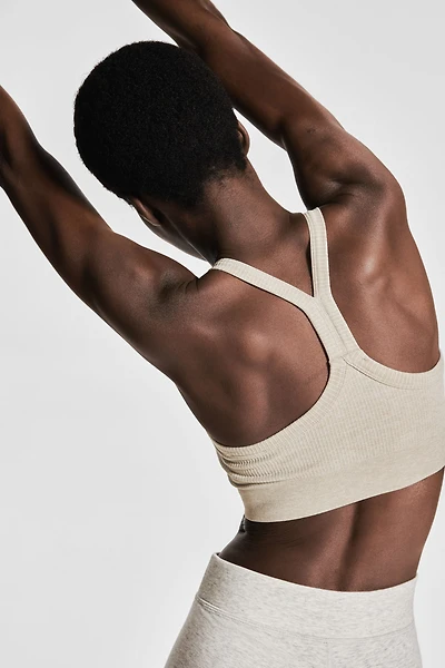 Seamless Medium-Support Sports Bra with DryMove™