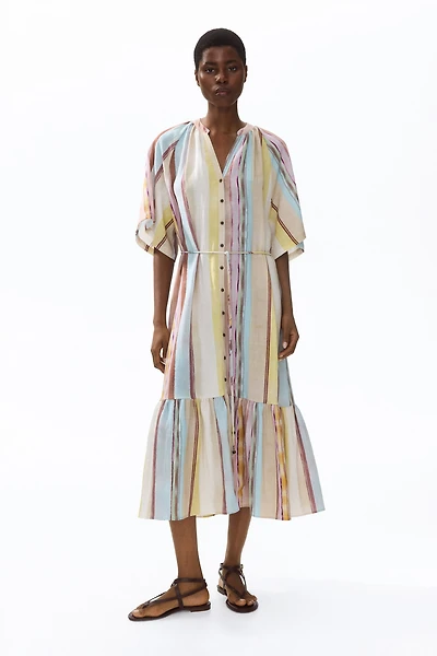 Robe à manches courtes avec ceinture nouer