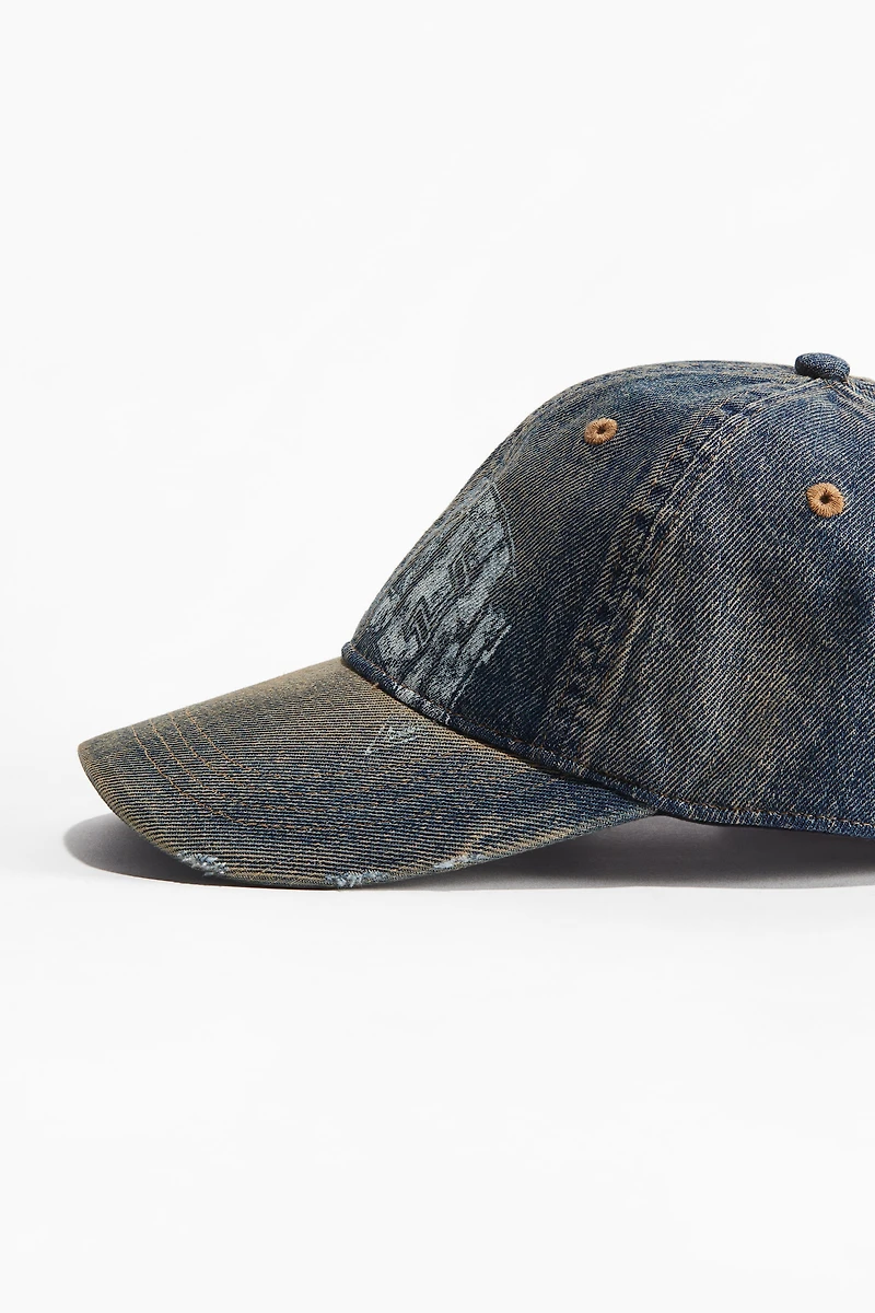 Casquette avec détails fortement usés