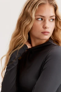 Maillot culotte-ficelle à col cheminée