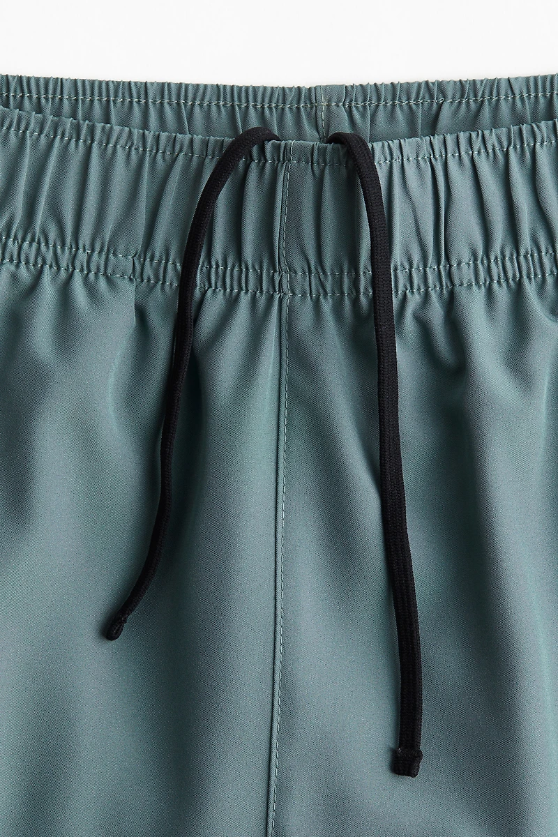 Mid-Length Sports Shorts with DryMove™