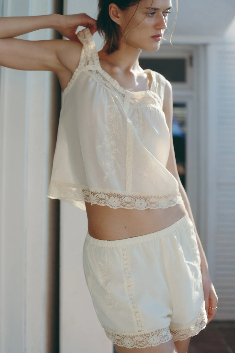 Short brodé en viscose mélangée