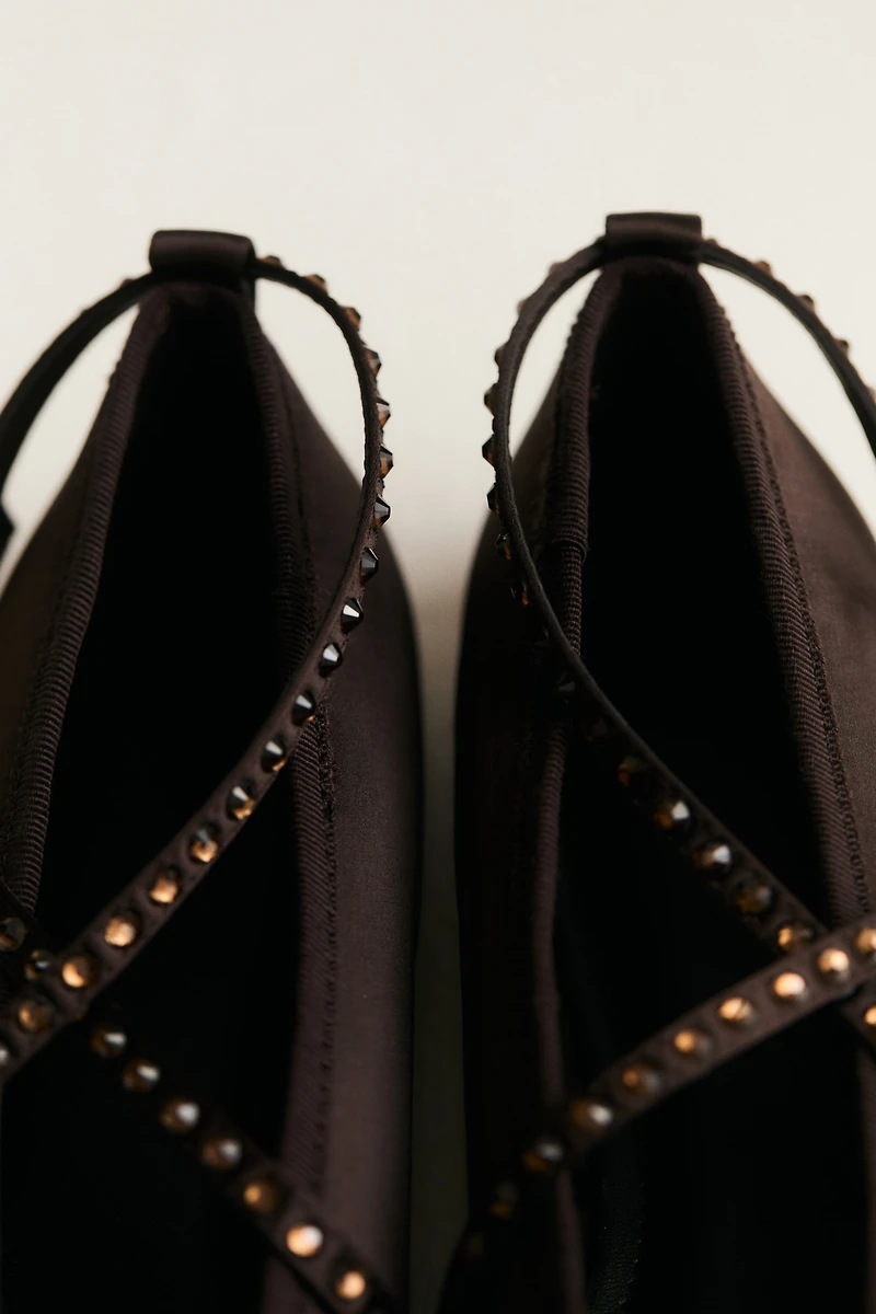 Square-toe ballet flats