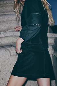 Minijupe avec boutons à strass