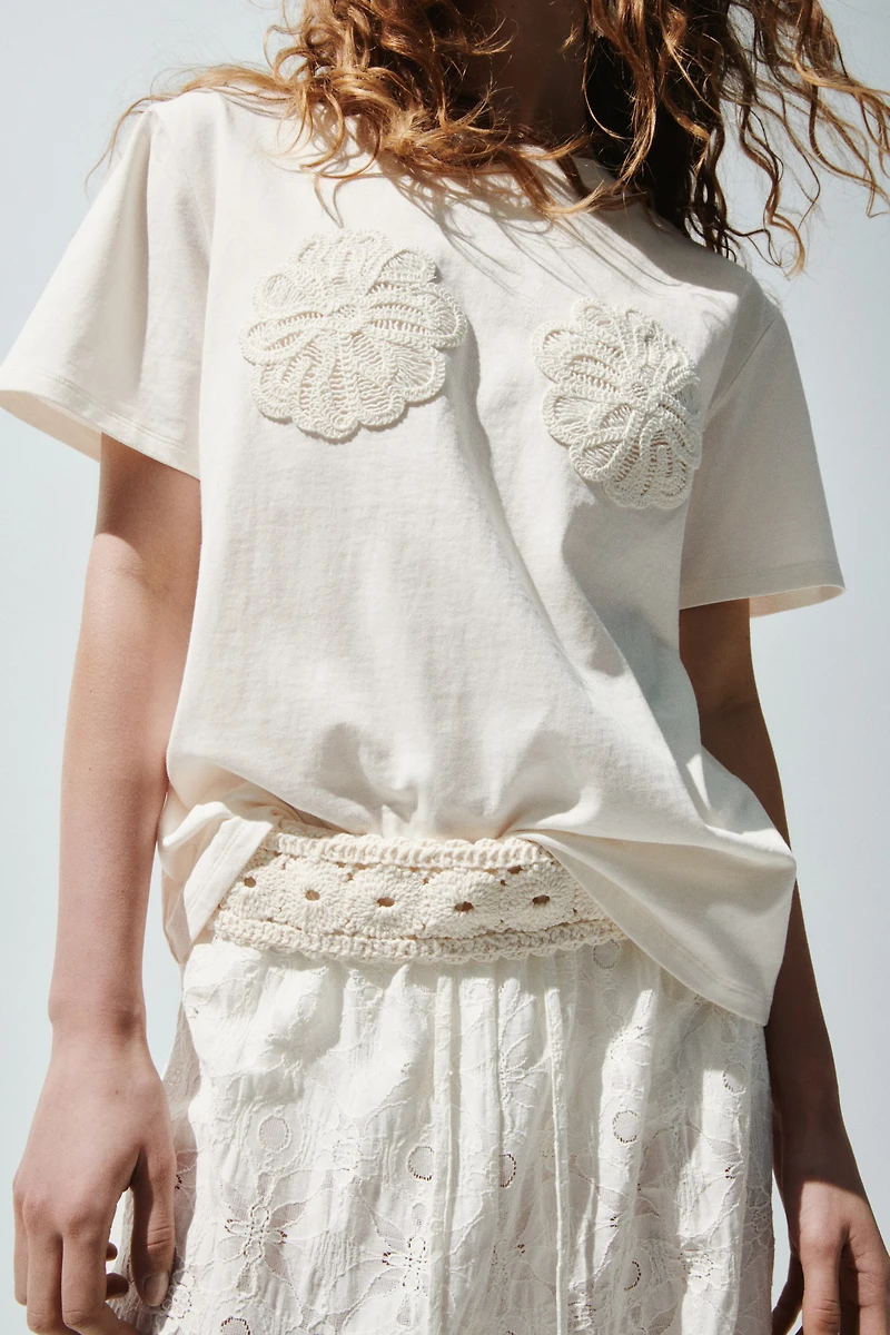 T-shirt avec appliqués