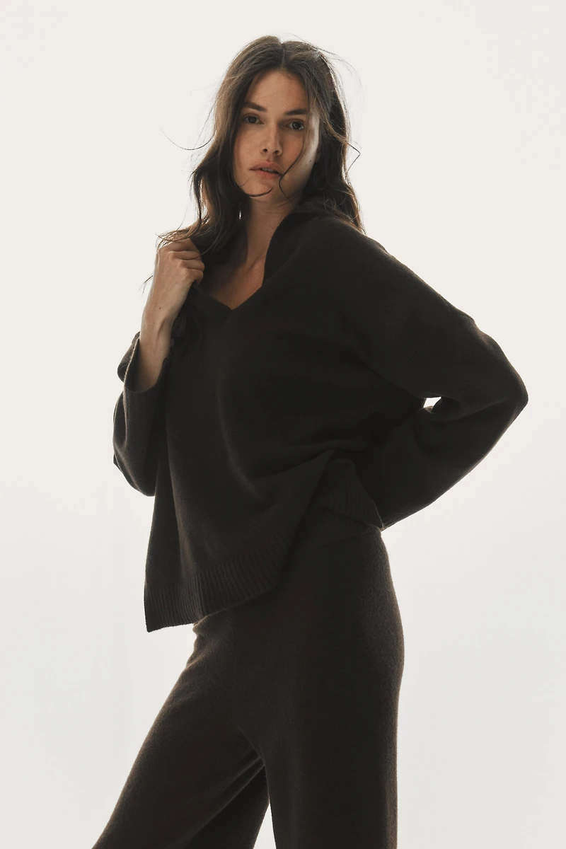 Fine-knit collared jumper