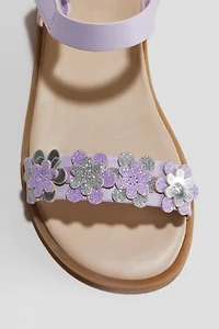 Sandales avec appliqués et bride de cheville