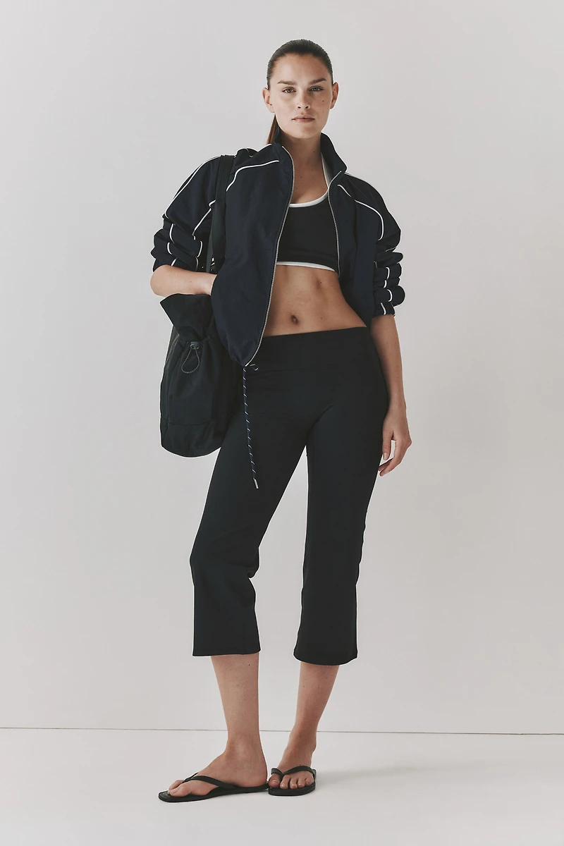Flared Capri Sports Leggings with SoftMove™