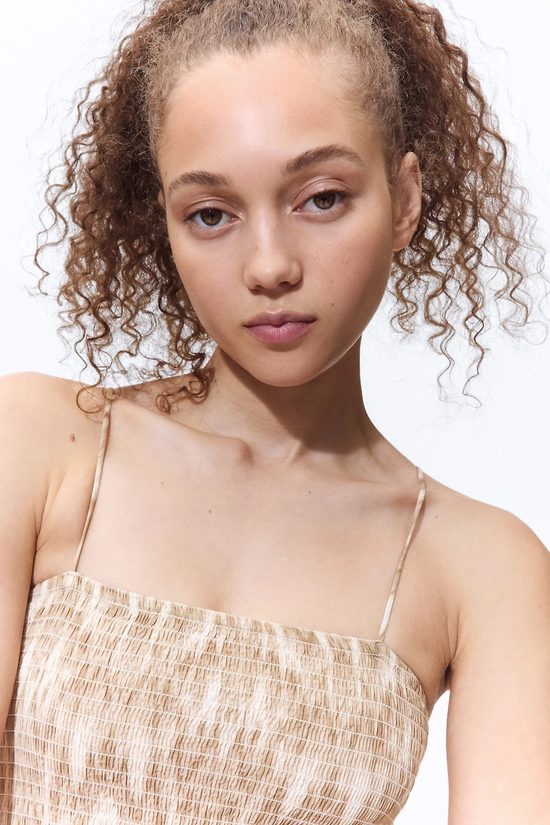 Robe avec nid d'abeille à bretelles fines