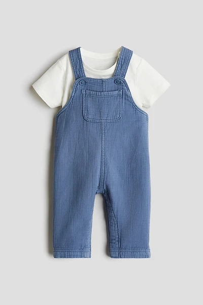 Ensemble 2 pièces avec salopette et T-shirt