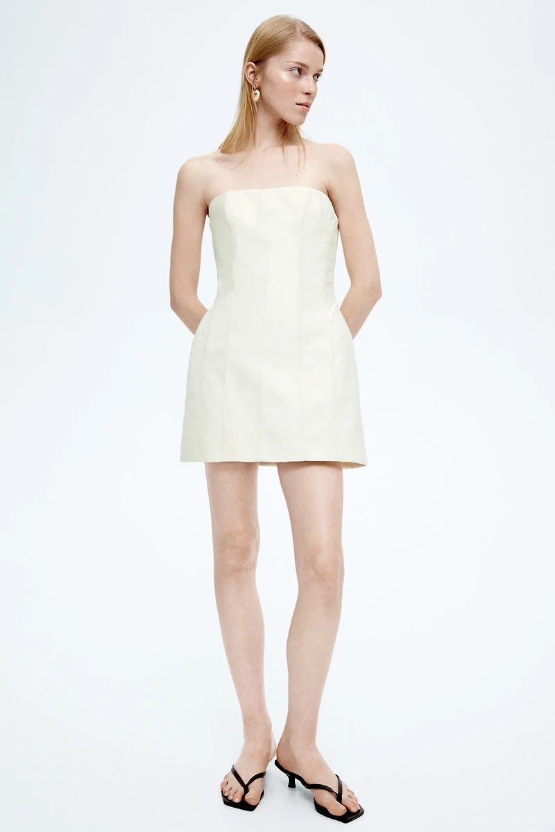 Mini robe avec hanches accentuées