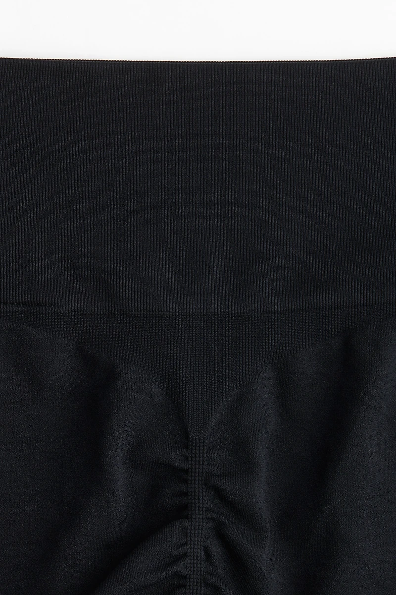 Seamless Invisible Scrunch Hot Pants with DryMove™