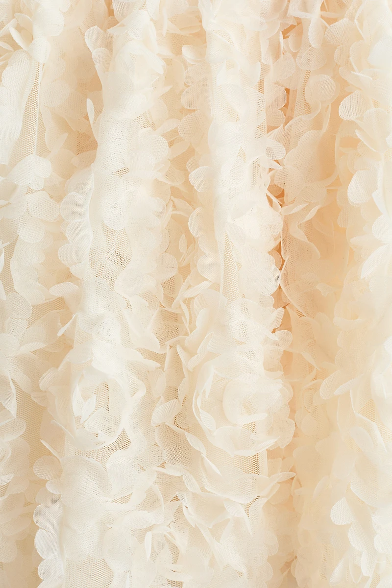 Robe avec appliqués floraux