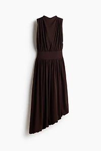 Robe à effet drapé avec col cheminée