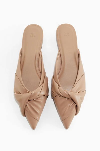 Mules avec détail torsadé
