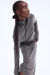 Haut en fin tricot à col cheminée