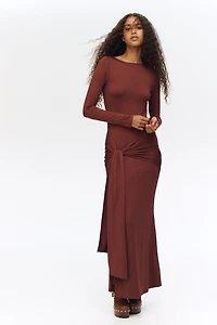Robe en jersey avec détail à nouer