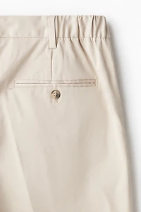 Pantalon court près du corps
