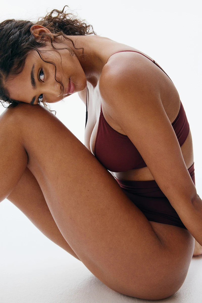 Culotte Thong gainante à silhouette ferme