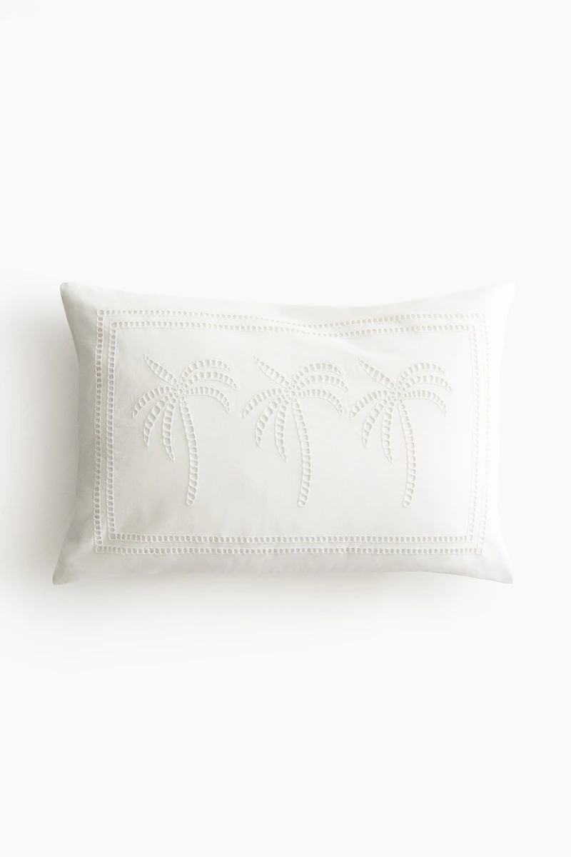Housse de coussin avec broderie anglaise
