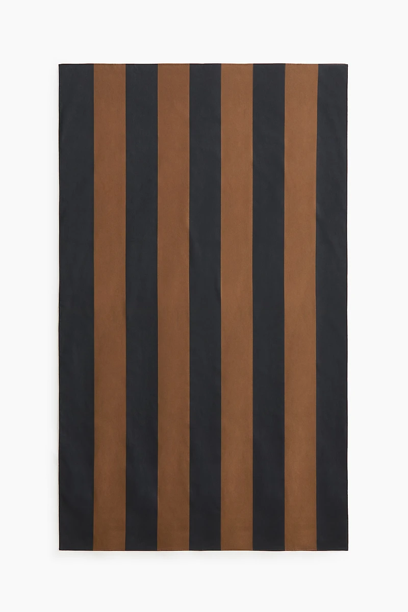 Water-Repellent Tablecloth