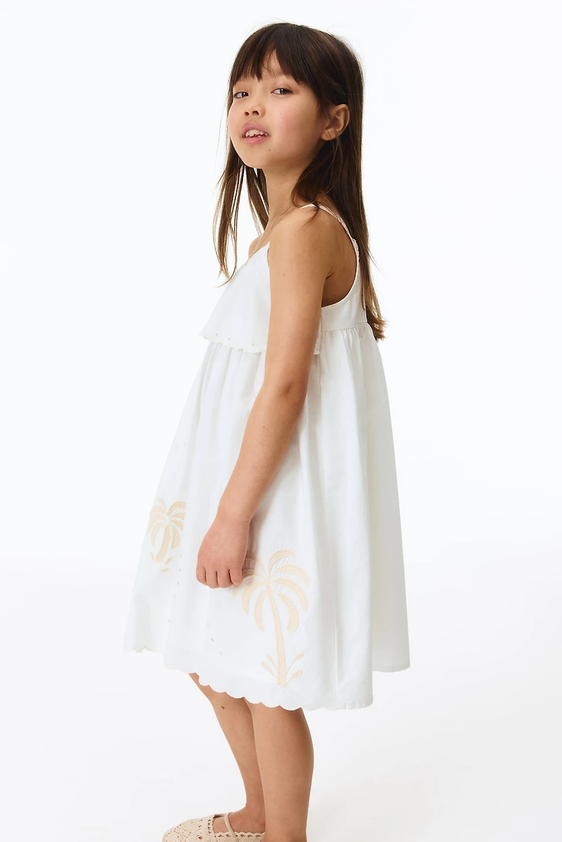 Robe brodée à bretelles fines