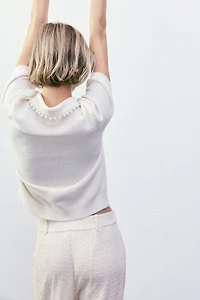 Haut en tricot avec col orné de perles fantaisie