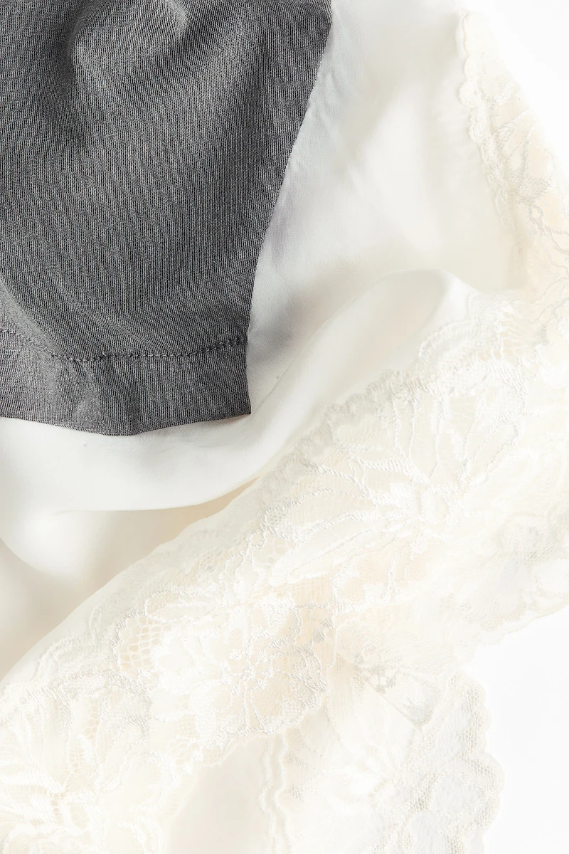 Robe T-shirt avec dentelle
